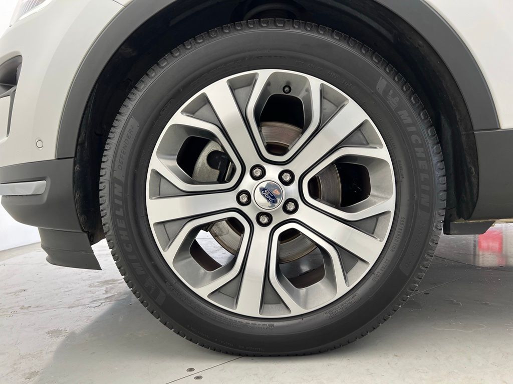 Thumbnail: 2019 Ford Explorer - 25