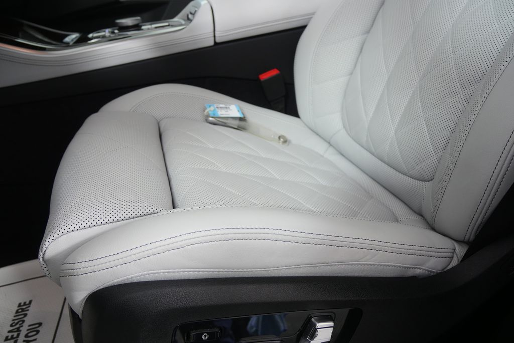 Thumbnail: 2026 BMW X5 - 10