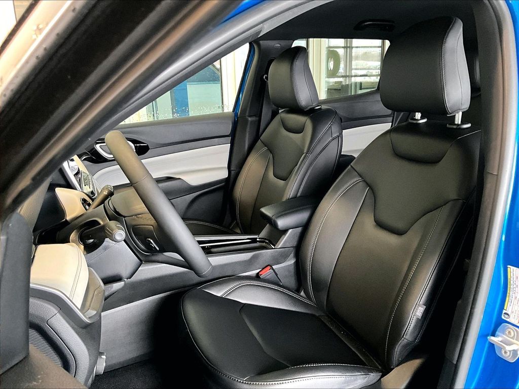 2026 Jeep Compass — photo 11