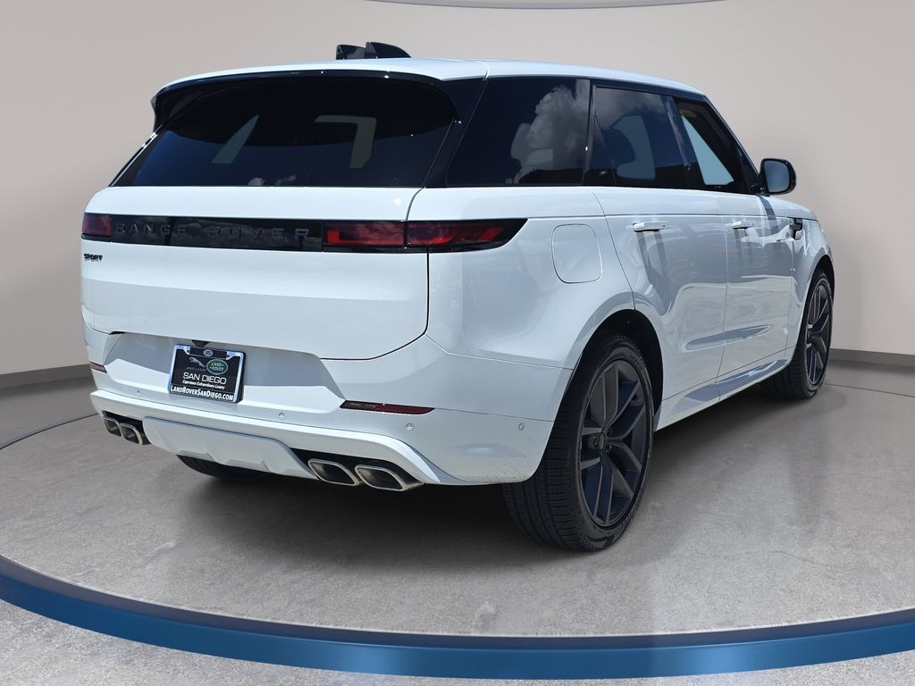 Certified Used 2026  Land Rover Dynamic SE image 5