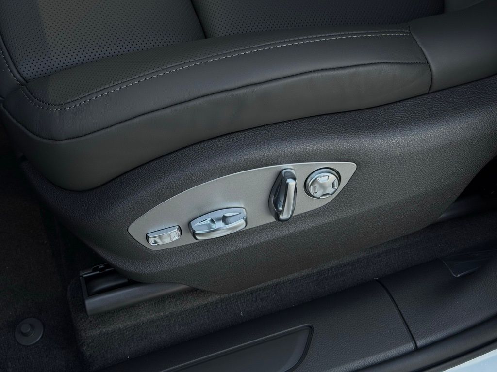 Used 2026  Porsche  image 26