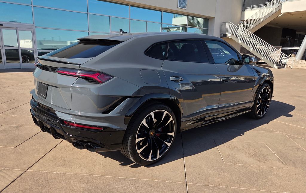 Thumbnail: 2024 Lamborghini Urus - 10