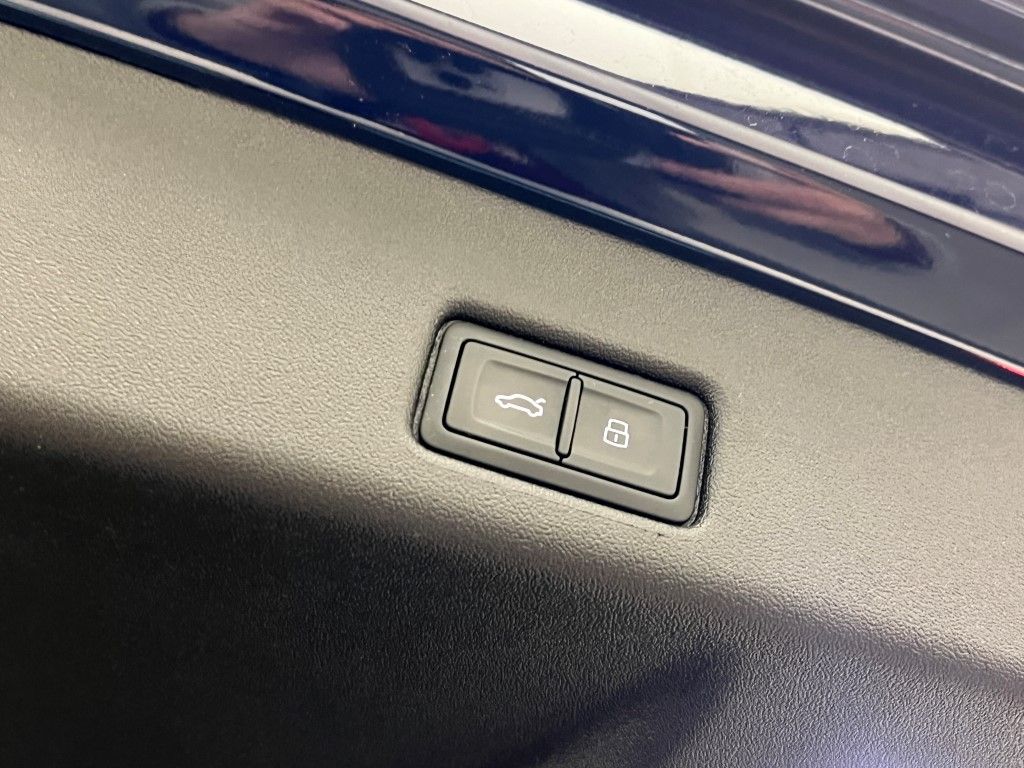 Thumbnail: 2025 Audi Q5 - 11