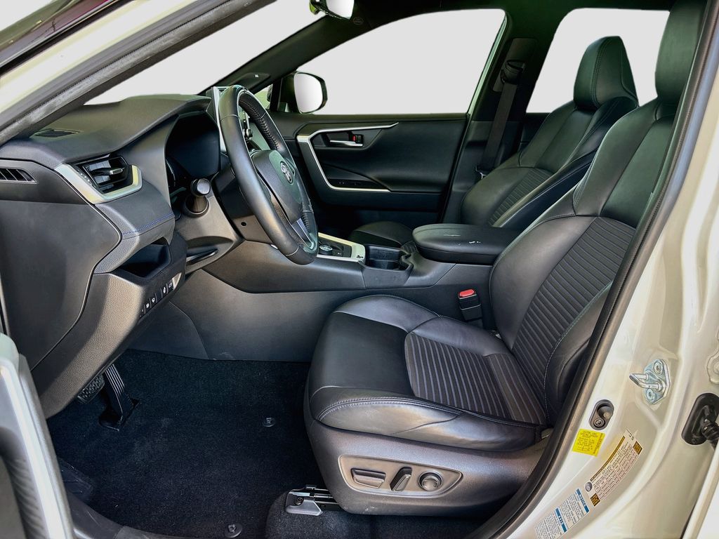 Thumbnail: 2020 Toyota RAV4 - 19
