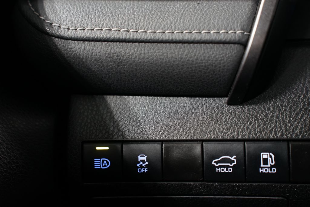2023 Toyota Camry SE 23