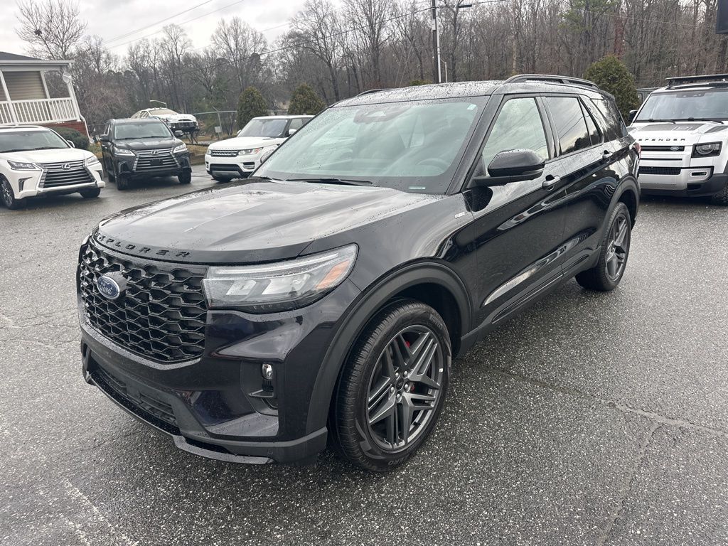 2025 Ford Explorer ST-Line's photo
