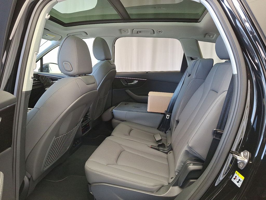 Thumbnail: 2025 Audi Q7 - 10