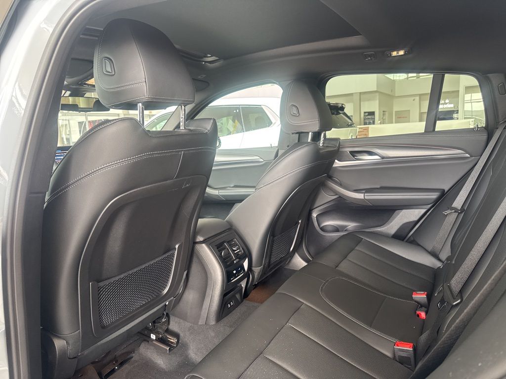 Thumbnail: 2025 BMW X4 - 24