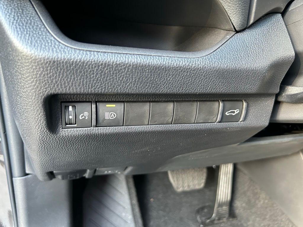2024 Toyota RAV4 XLE Premium 18