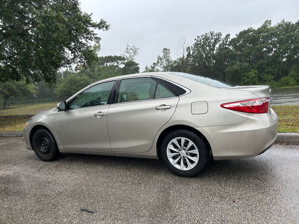 2017 Toyota Camry XSE 3