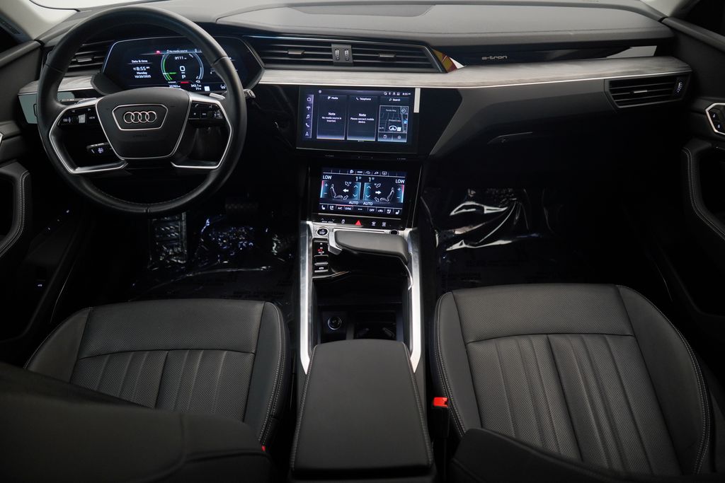 Thumbnail: 2024 Audi Q8 e-tron - 8