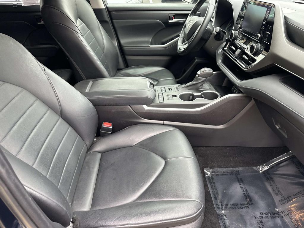 Thumbnail: 2021 Toyota Highlander - 19