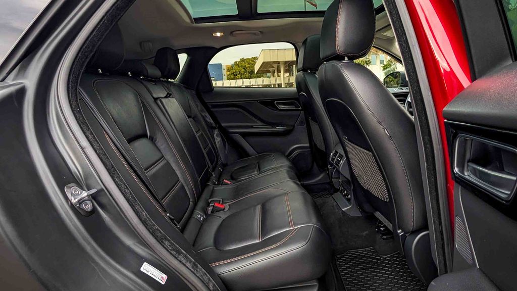 Used 2018 Jaguar F-PACE 30t Prestige 4D Sport Utility