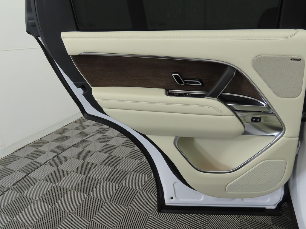 2024 Land Rover Range Rover SE 26