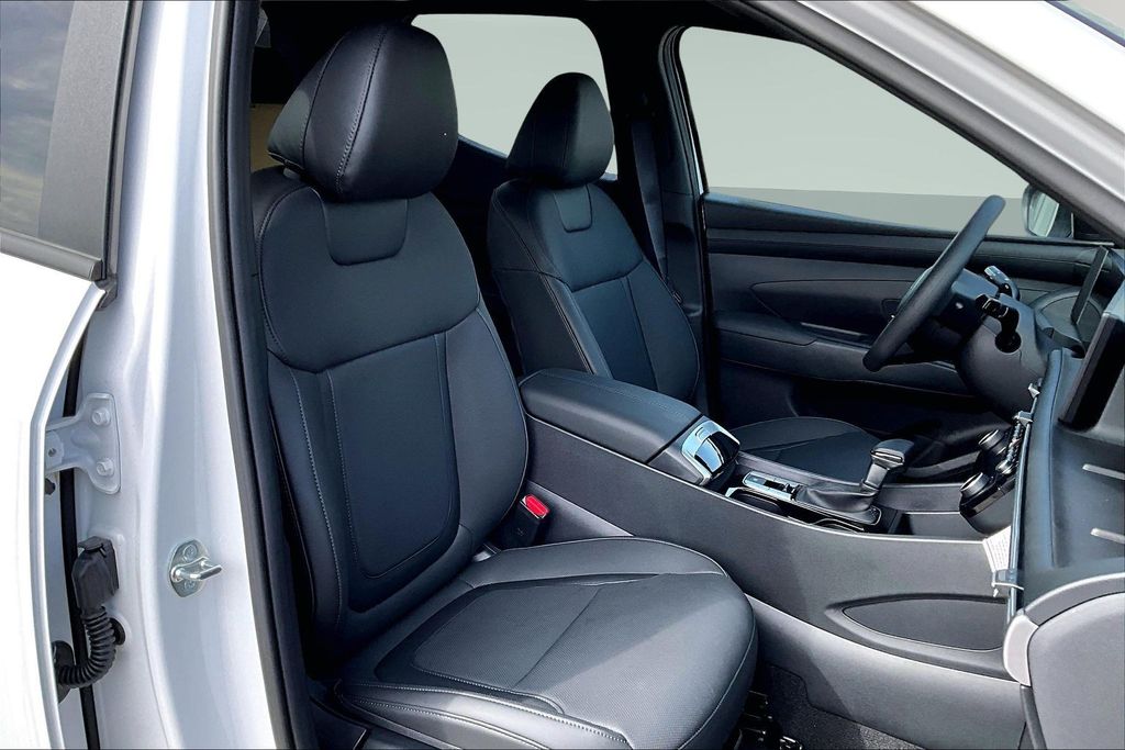 New 2026 White Hyundai SEL image 9