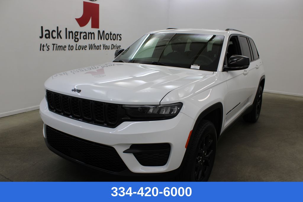  2025 Jeep Grand Cherokee Altitude 4WD   