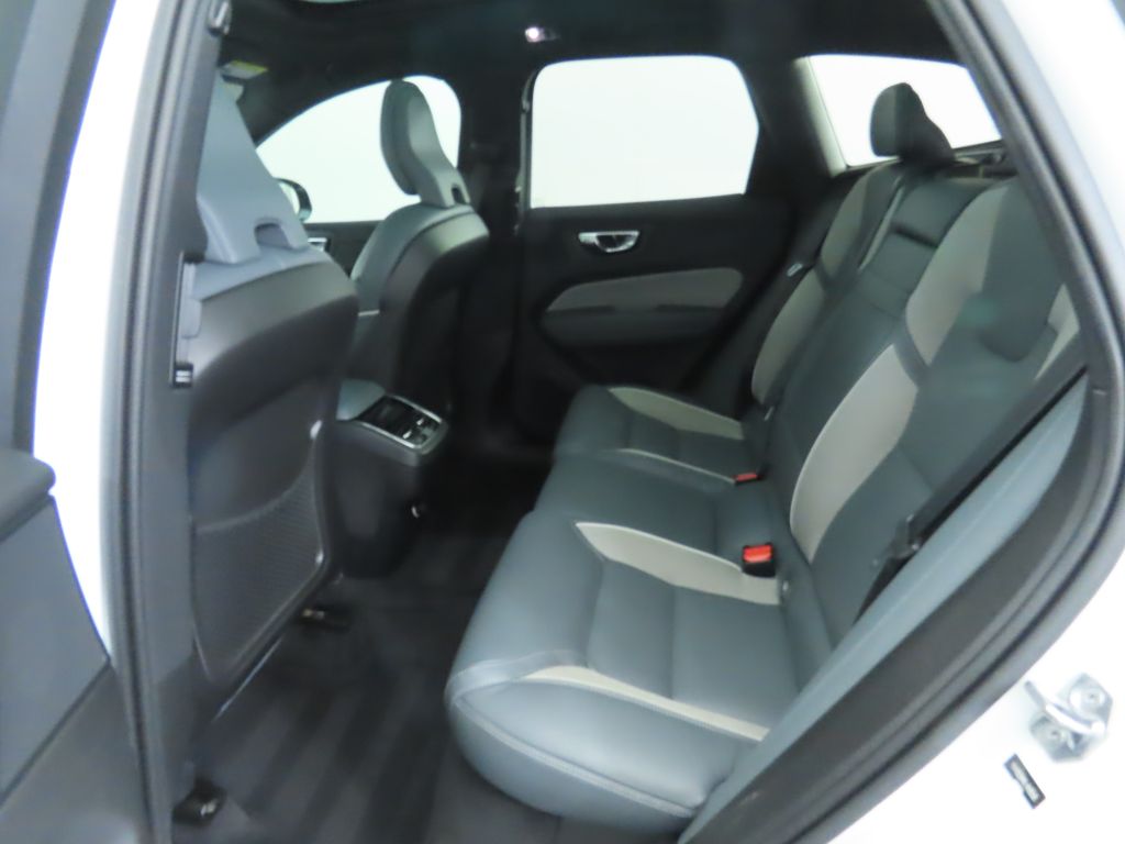 Thumbnail: 2020 Volvo XC60 - 22