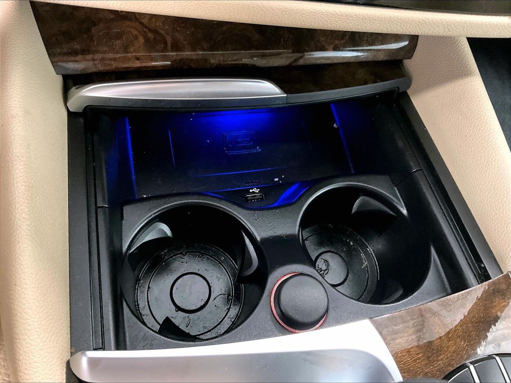 2019 BMW 5 Series — photo 27