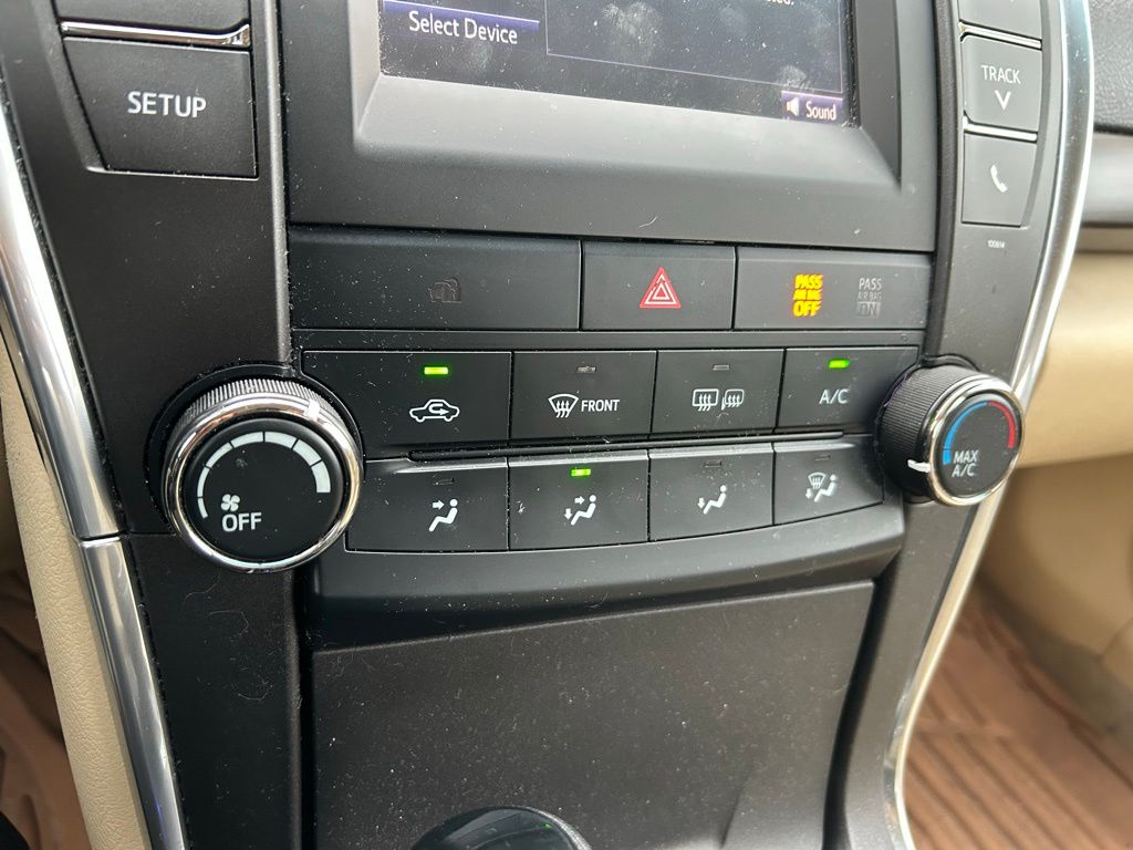 2017 Toyota Camry XSE 27