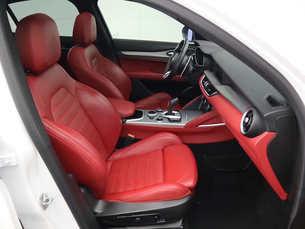 Thumbnail: 2021 Alfa Romeo Stelvio - 21