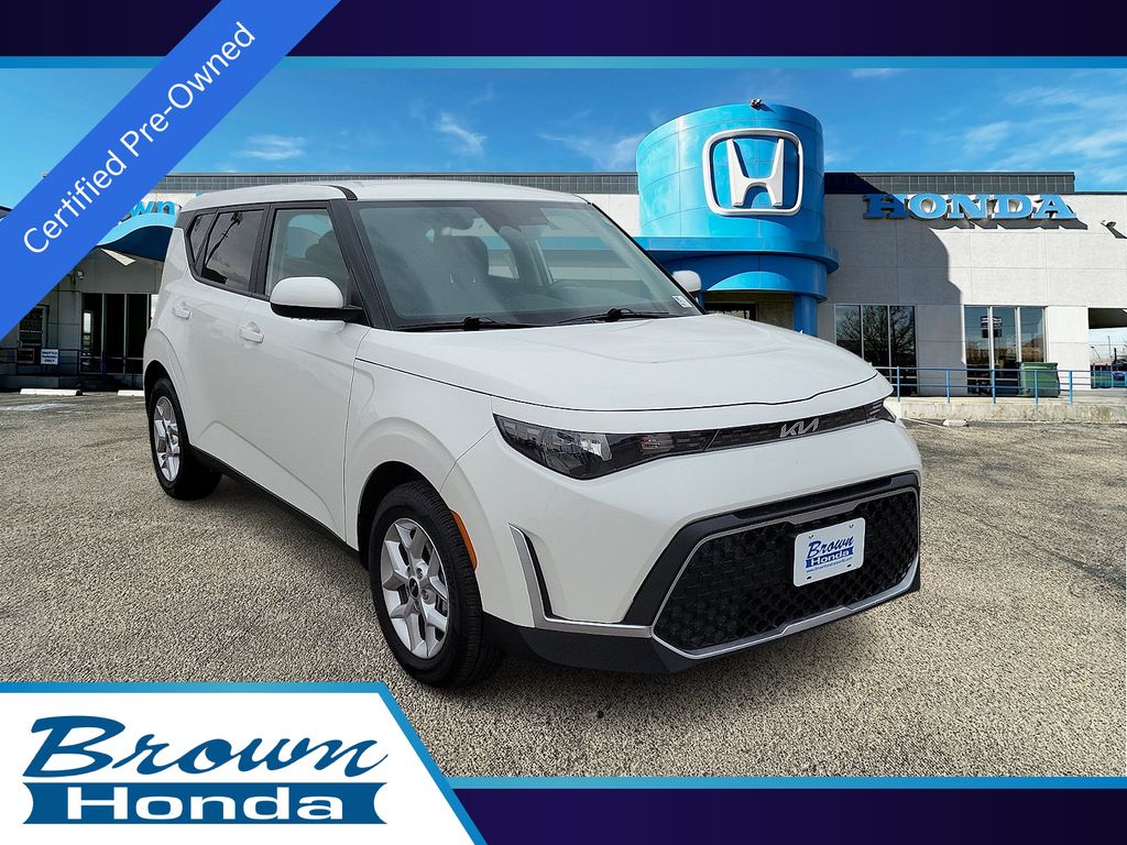 White 2025 Kia Soul SUV / Crossover Front-Wheel Drive Continuously Variable Transmission