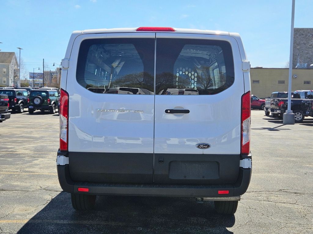 View vehicle photo 5