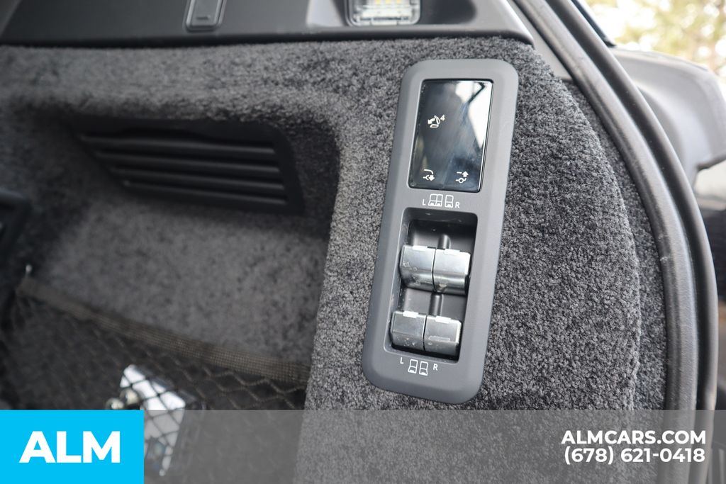 Used 2025 Gray Land Rover SE image 24