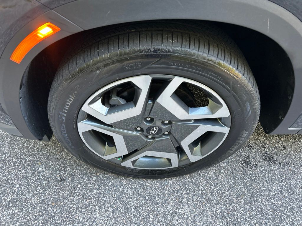 Used 2025 White Hyundai SEL Premium image 11