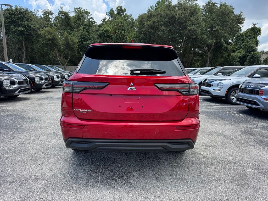 2025 Mitsubishi Outlander ES photo 4