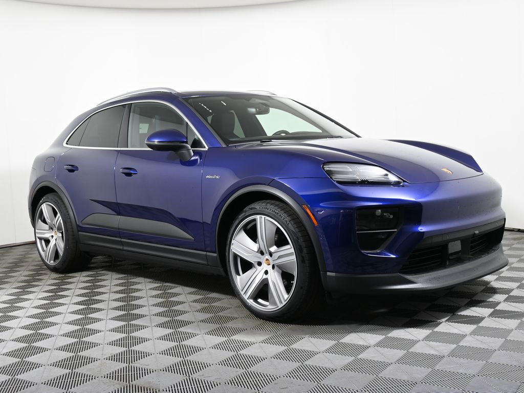 2024 Porsche Macan T 8