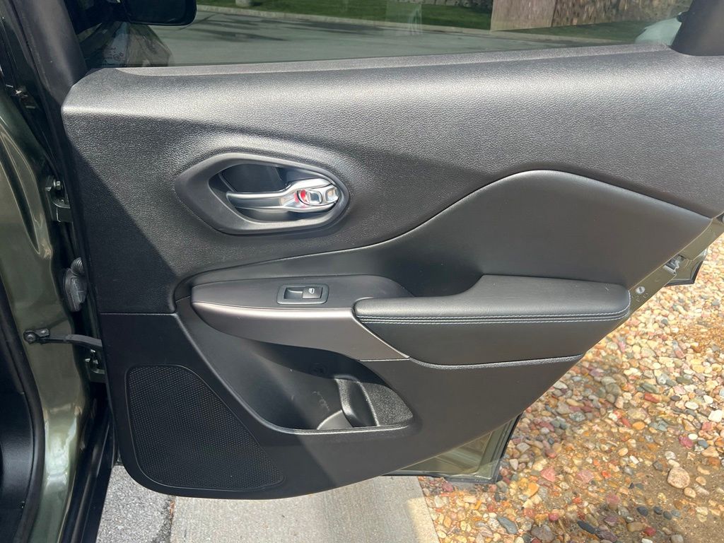 Used 2020 Jeep Cherokee SUV