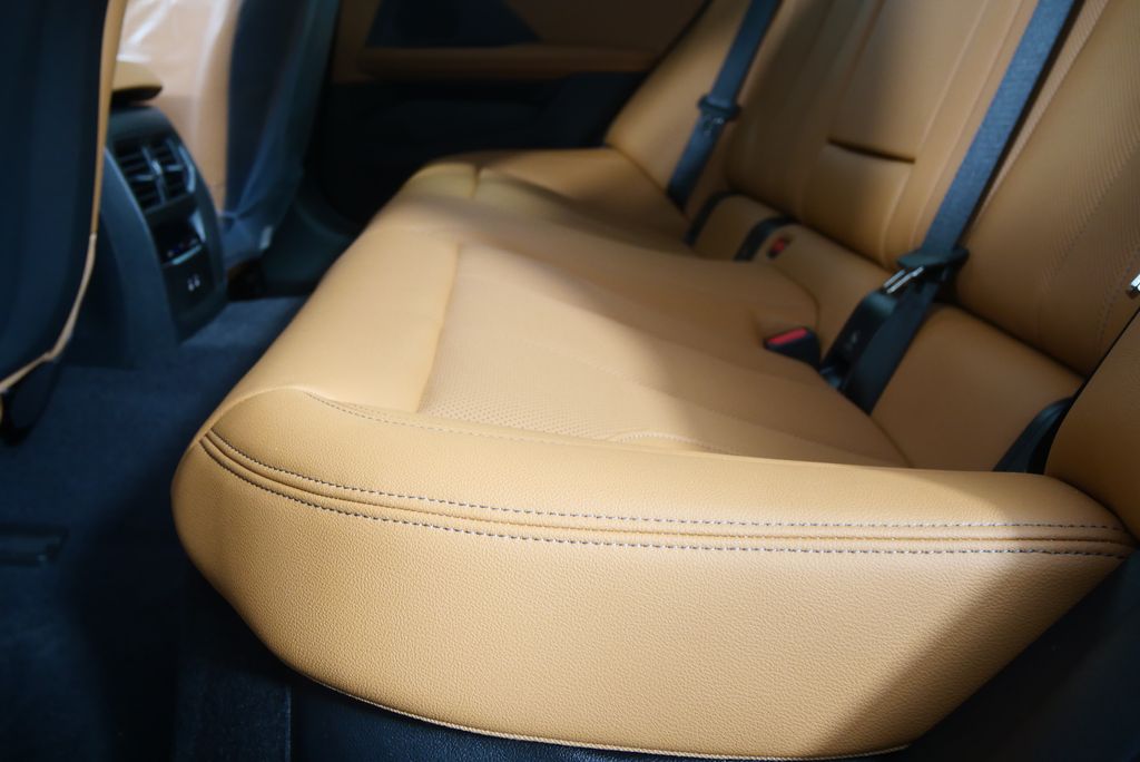 Thumbnail: 2025 BMW i4 - 14