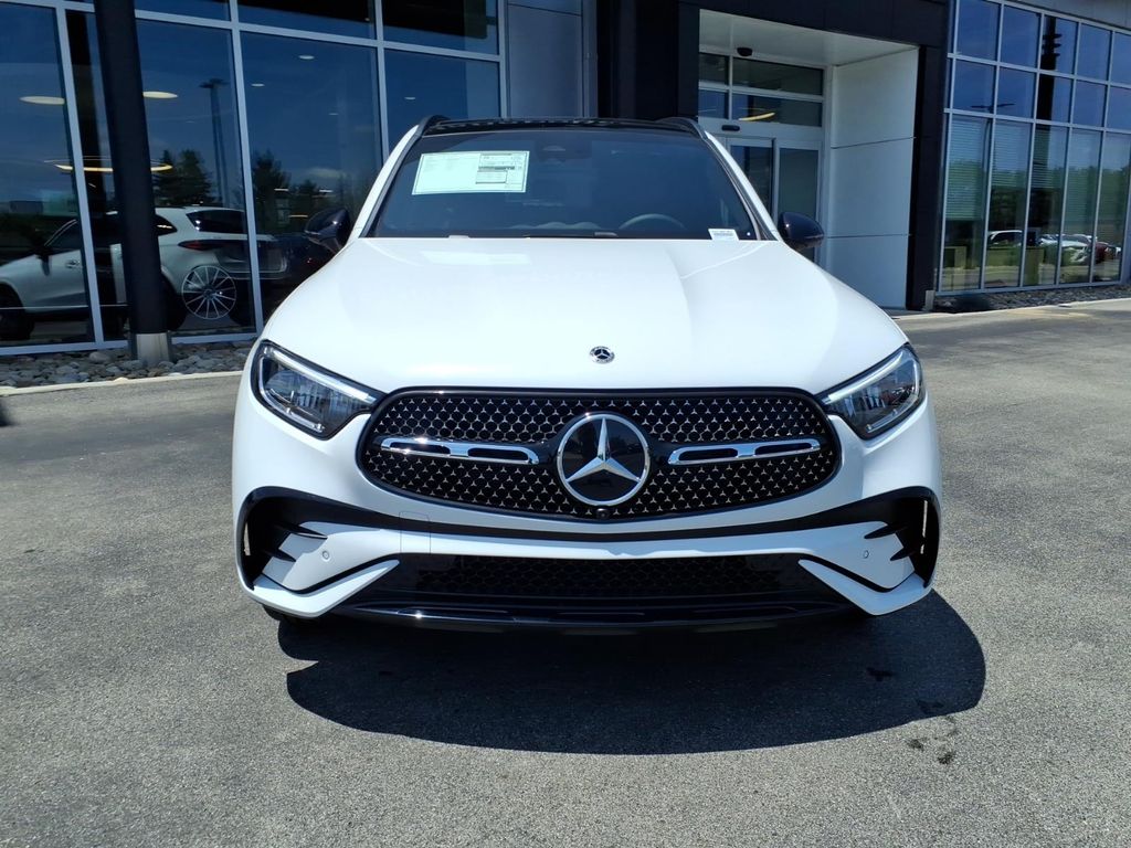 New 2026 MANUFAKTUR Moonlight White Metallic Mercedes-Benz GLC 300 image 10