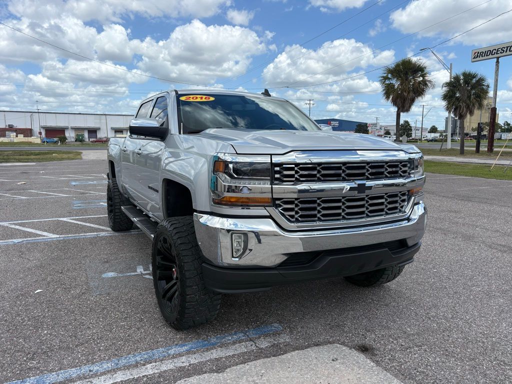 Silver Ice Metallic 2018 Chevrolet Silverado 1500 LT Crew Cab RWD Pickup Truck 4X2 6-Speed Automatic Overdrive