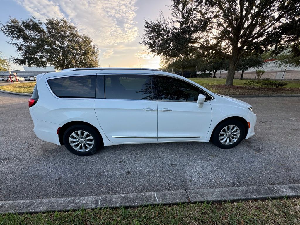 2019 Chrysler Pacifica Touring L 6