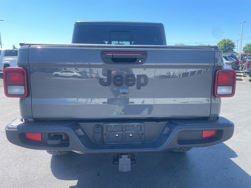 Used 2020 Gray Jeep Sport image 9