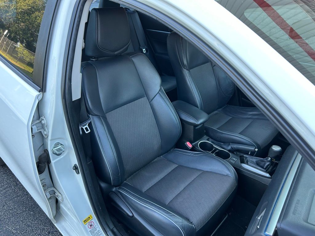 Thumbnail: 2014 Toyota Corolla - 15