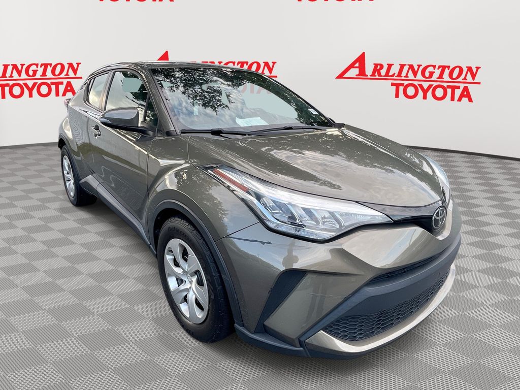 2021 Toyota C-HR XLE's photo