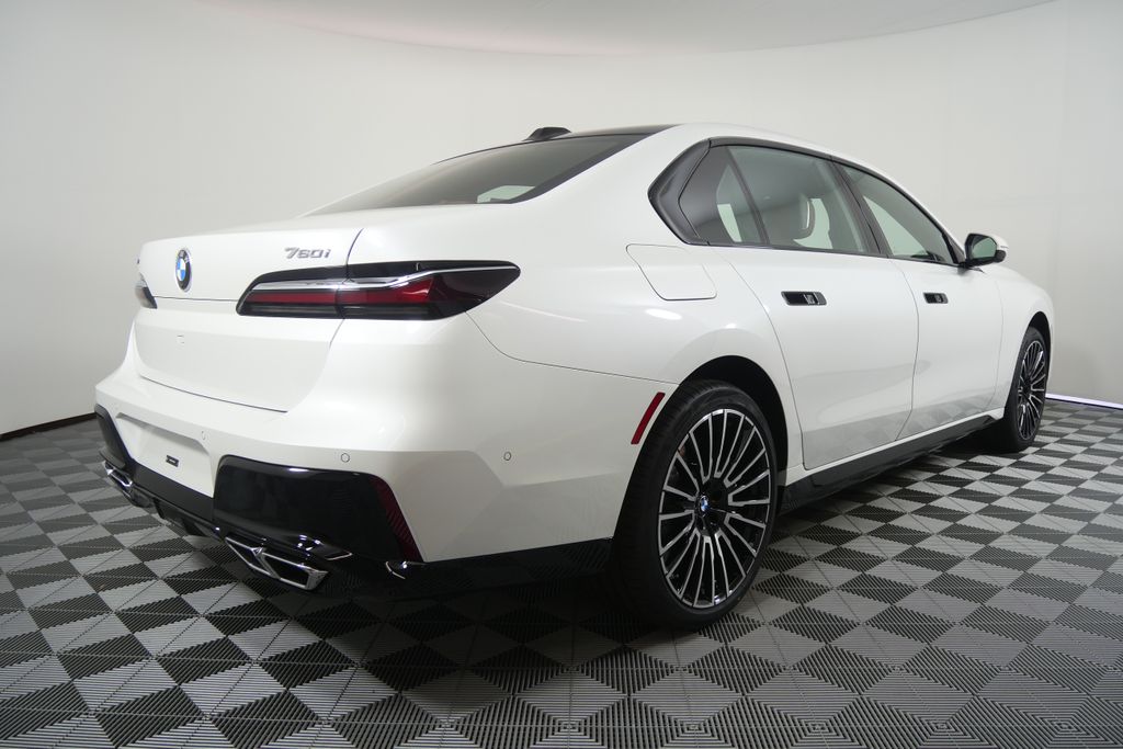 Thumbnail: 2026 BMW 7 Series - 3