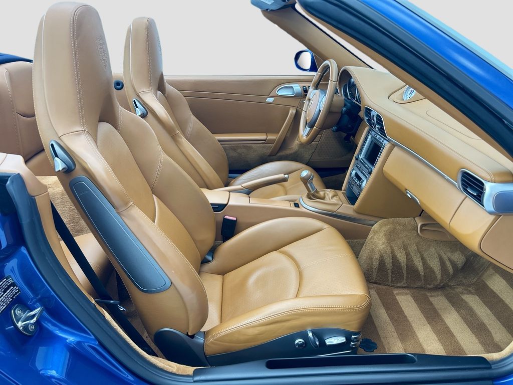 Thumbnail: 2006 Porsche 911 - 17