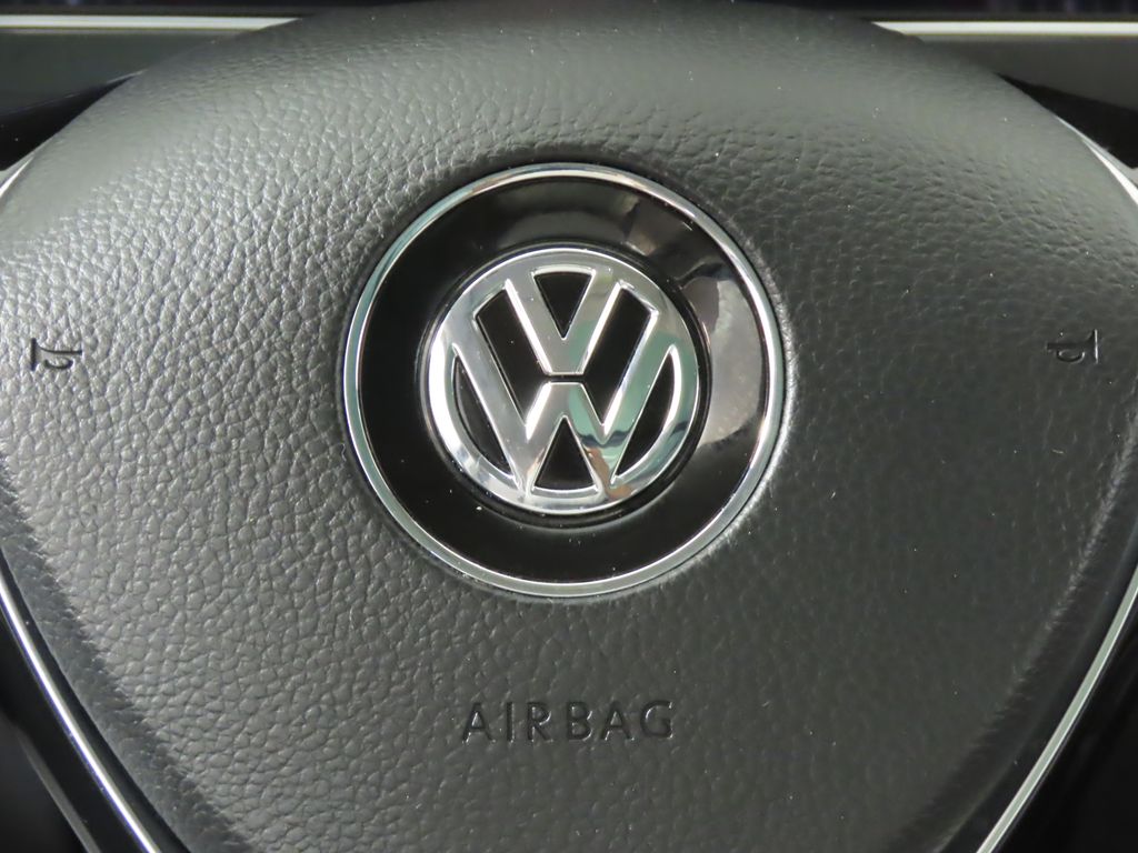 Thumbnail: 2018 Volkswagen Tiguan - 17