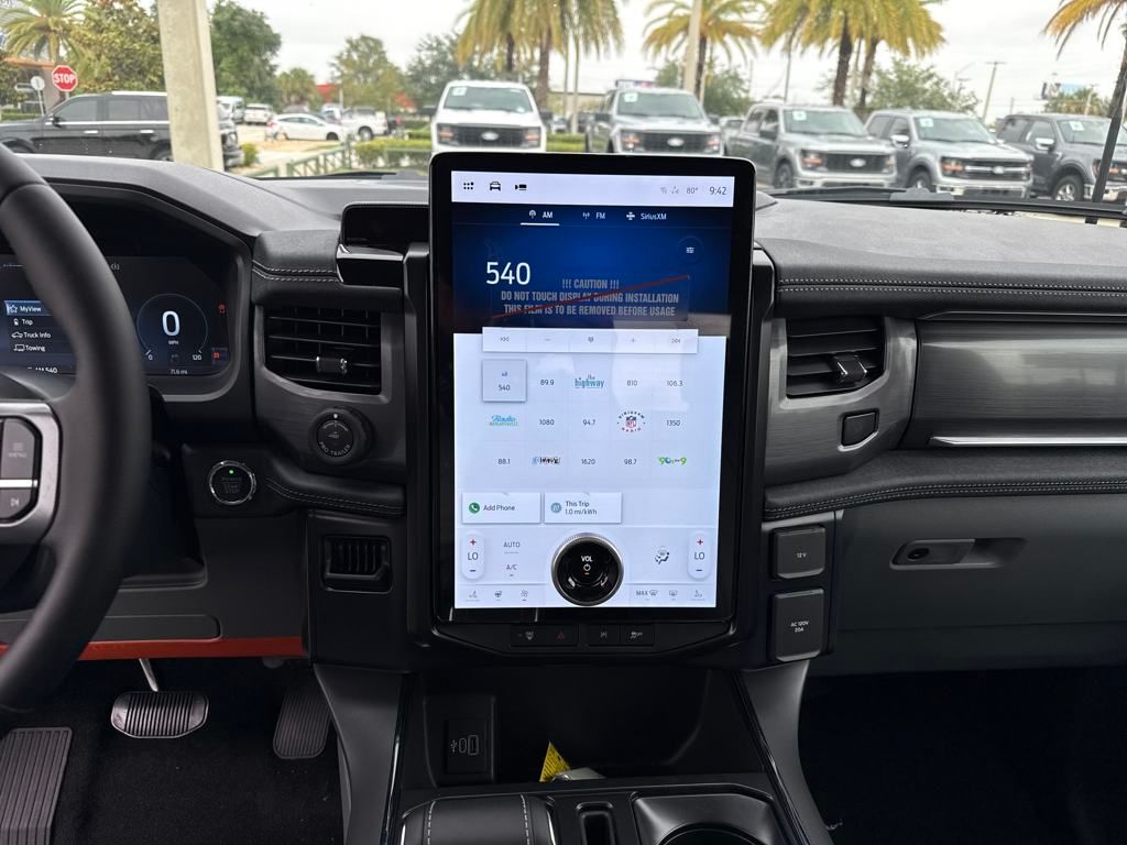 2025 Ford F-150 Lightning photo 19