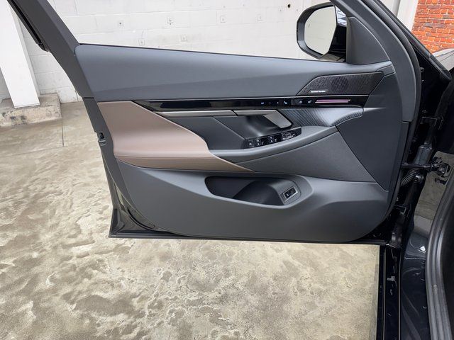 New 2026 Black BMW 530i xDrive image 10