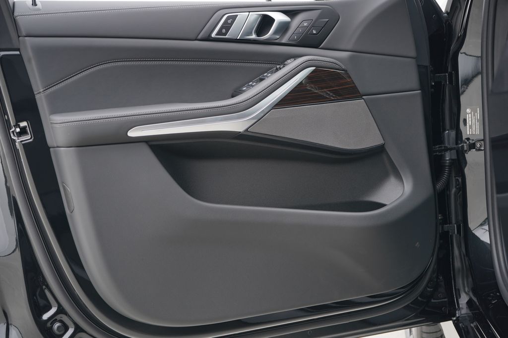 Thumbnail: 2026 BMW X5 - 9