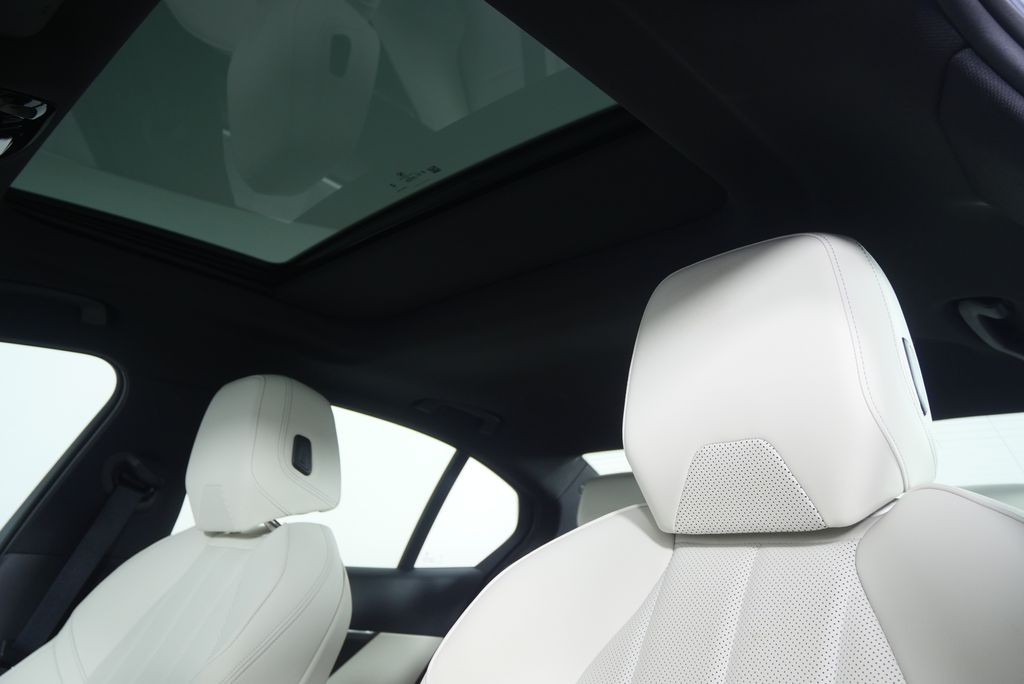 Thumbnail: 2025 BMW 5 Series - 11