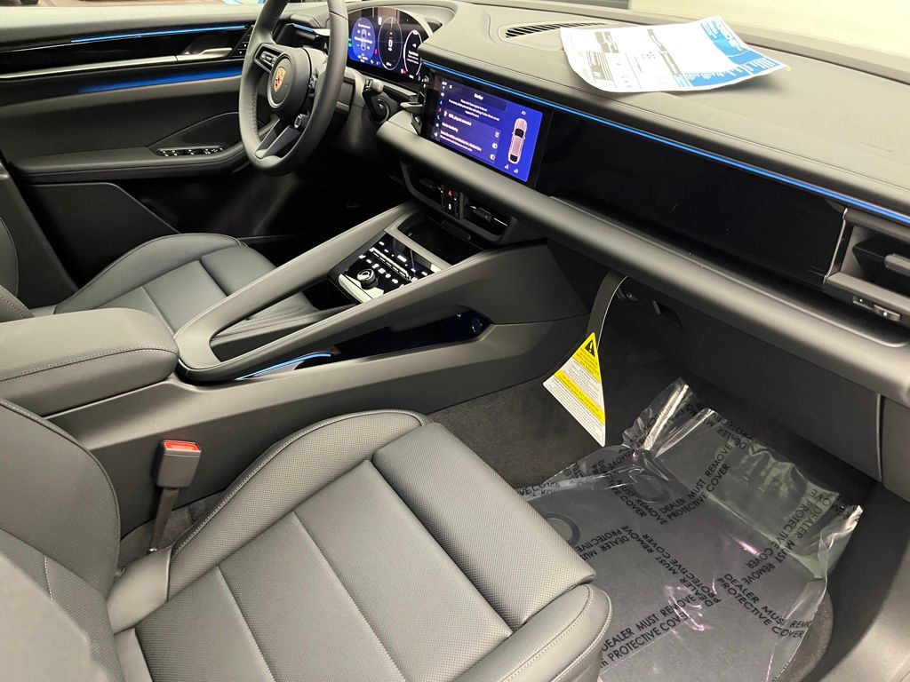 Thumbnail: 2025 Porsche Macan - 29