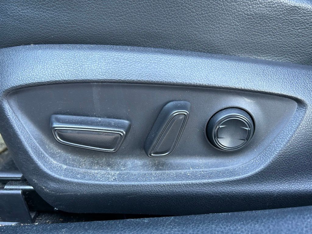 Thumbnail: 2020 Toyota Camry - 16