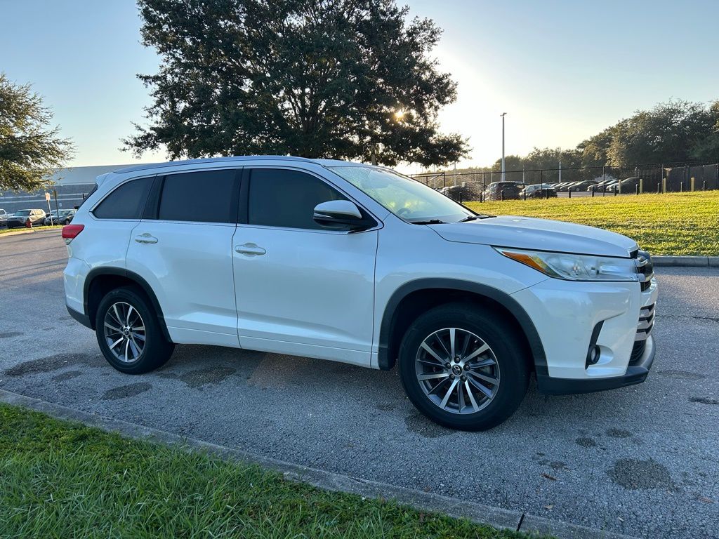 Thumbnail: 2017 Toyota Highlander - 7