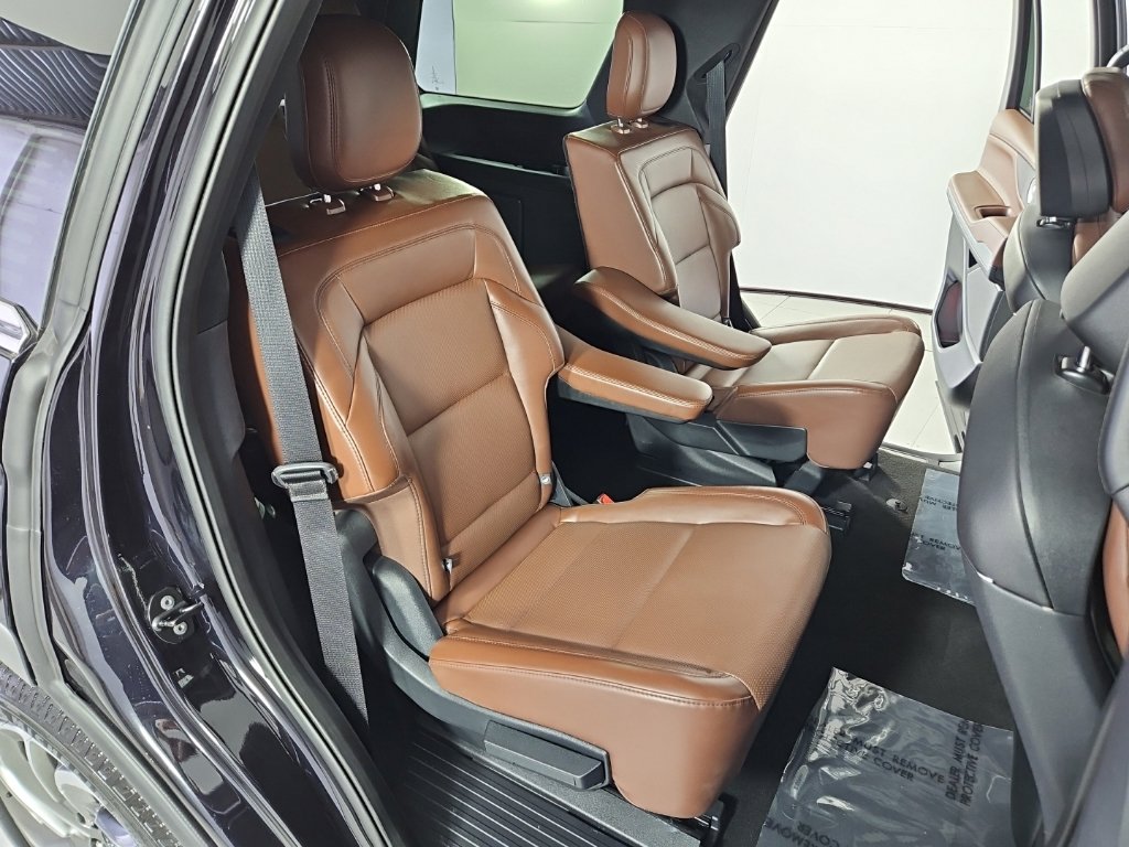 Thumbnail: 2025 Lincoln Navigator - 21