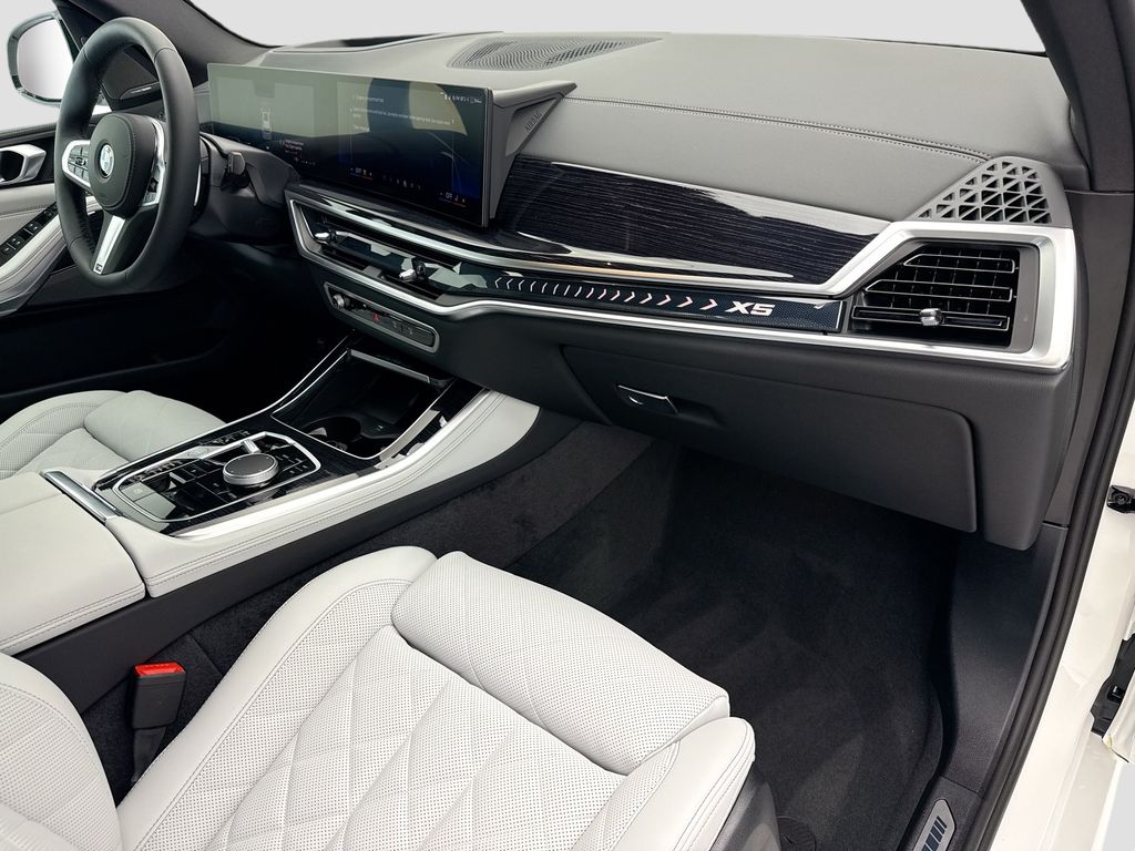 Thumbnail: 2026 BMW X5 - 16